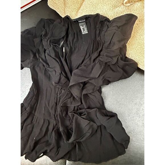 CLEARaNCE BOX 4342, juniors size Small - Forever 21 box lot - shorts, sweatshirt - Picture 2 of 8